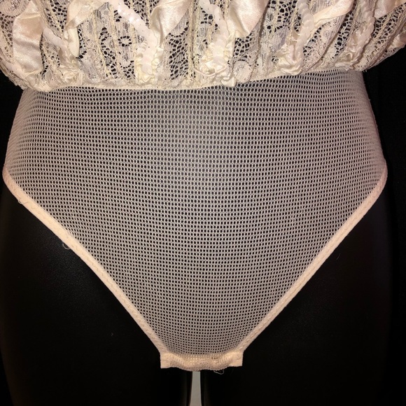 One-Piece Creamy Lace and Sequins Body Suit by DELICATES. NWOT size 6-8 - Picture 7 of 8